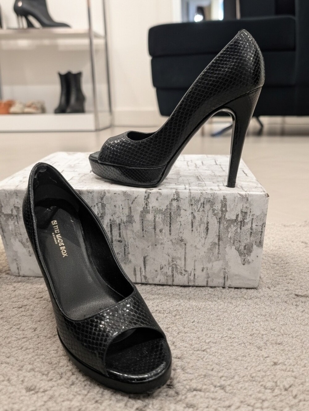 The Shoe Box Made In Italy Peep Toe Pumps Heels Women's Sz 38.5